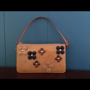 ‼️SOLD‼️Authentic Louis Vuitton Clutch